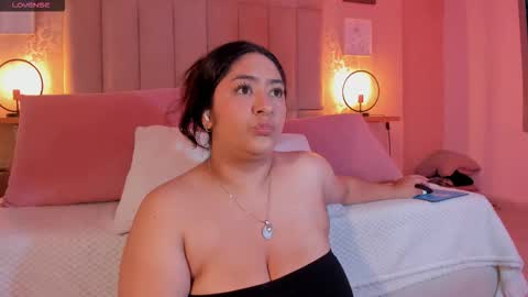 Snapshot of leah_bensoon chatting on November 13, 2025, 1:54 pm Leah online show from November 13, 2025, 1:54 pm