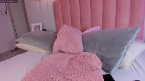 Snapshot of leah_bensoon chatting on November 23, 2025, 4:18 pm Leah online show from November 23, 2025, 4:18 pm