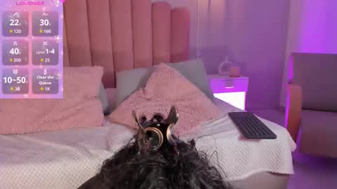 Snapshot of leah_bensoon chatting on December 5, 2025, 2:36 pm Leah online show from December 5, 2025, 2:36 pm