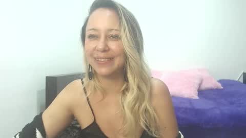 leah_susman online show from November 30, 2025, 2:04 am