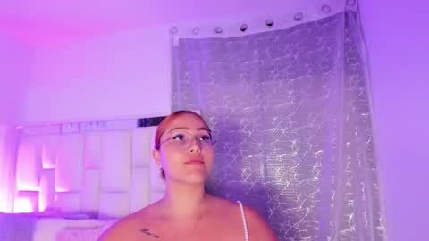 Leah  online show from December 3, 2025, 2:41 am