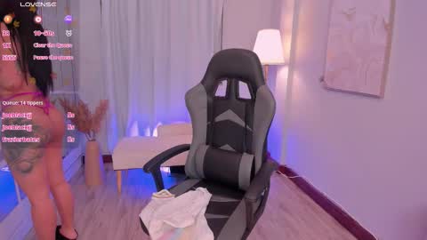 Snapshot of leahjones_ chatting on February 4, 2026, 7:47 am Leah Jones online show from February 4, 2026, 7:47 am