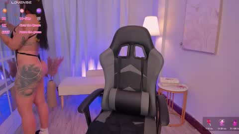 Snapshot of leahjones_ chatting on February 22, 2026, 12:04 pm Leah Jones online show from February 22, 2026, 12:04 pm