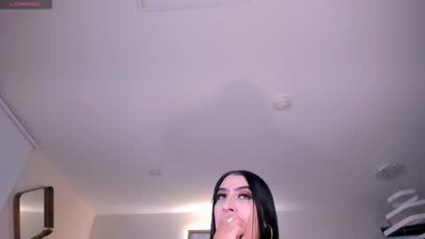 leahlombardi_ online show from November 12, 2025, 3:18 am