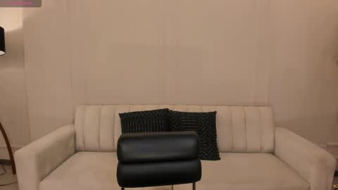 leahnovac online show from December 21, 2025, 11:39 am