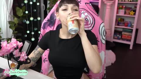 Leah online show from October 9, 2025, 7:23 pm