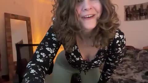 Leah Sparkles online show from October 28, 2025, 8:11 pm