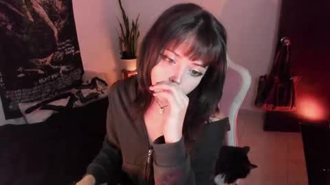 Snapshot of leamelie chatting on September 11, 2025, 7:41 am Amelia Black OF AMELIABLACK666 I lost all my thumbs up help me to get 80 online show from September 11, 2025, 7:41 am