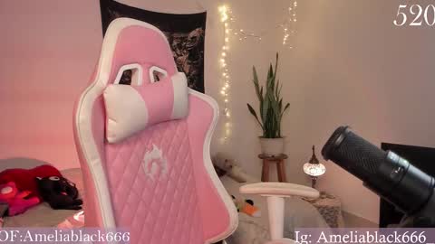 Snapshot of leamelie chatting on December 15, 2025, 10:30 am Amelia Black OF AMELIABLACK666 I lost all my thumbs up help me to get 80 online show from December 15, 2025, 10:30 am