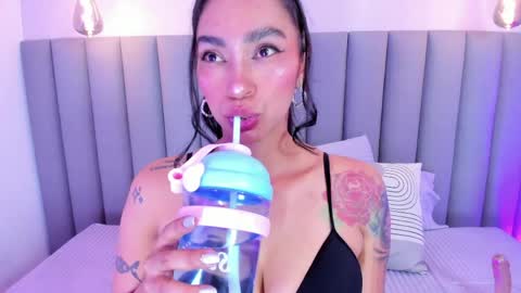 Snapshot of leamonroe__ chatting on May 22, 2026, 10:04 pm Hey Im Lea online show from May 22, 2026, 10:04 pm