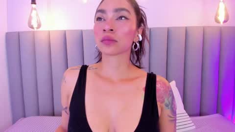 Snapshot of leamonroe__ chatting on May 28, 2026, 10:18 pm Hey Im Lea online show from May 28, 2026, 10:18 pm
