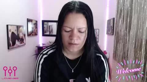 Leandra online show from October 27, 2025, 1:48 pm