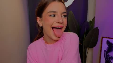 Sophie online show from April 16, 2026, 9:39 pm