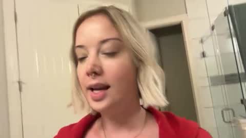 leanneluxecouple online show from May 13, 2026, 10:23 am