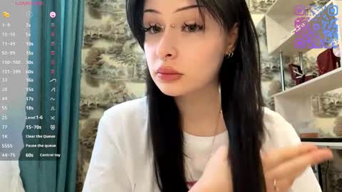 Kiki online show from May 9, 2026, 3:17 pm