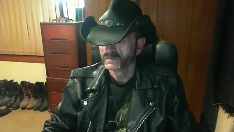 leathergreaser online show from April 13, 2026, 8:09 am