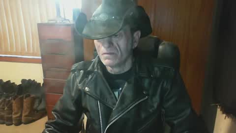Snapshot of leathergreaser chatting on July 4, 2026, 9:54 pm leathergreaser online show from July 4, 2026, 9:54 pm