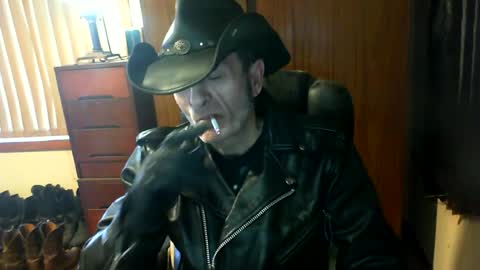 Snapshot of leathergreaser chatting on July 14, 2026, 12:57 am leathergreaser online show from July 14, 2026, 12:57 am