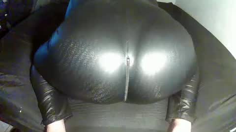 leatherman31 online show from January 3, 2025, 5:17 am