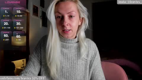 LeaVixx online show from December 22, 2024, 5:53 pm