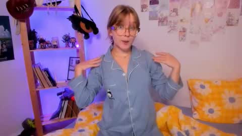 Ellie online show from September 22, 2025, 8:11 pm