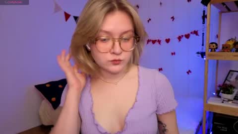 Snapshot of leazy_peasy chatting on April 22, 2026, 7:33 am Ellie online show from April 22, 2026, 7:33 am