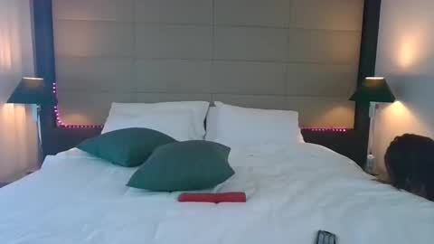 Leelou online show from February 21, 2026, 12:33 am