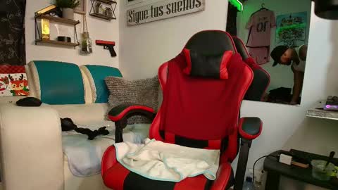 leenar_key online show from November 21, 2025, 2:27 pm