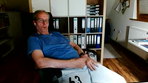 Snapshot of lefti27 chatting on May 25, 2026, 10:38 pm Dave online show from May 25, 2026, 10:38 pm