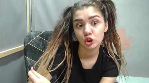 Snapshot of legenda_liya chatting on November 18, 2025, 5:01 am Liya online show from November 18, 2025, 5:01 am