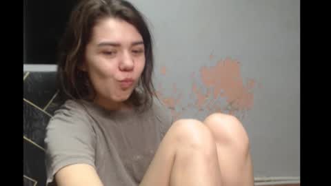 Snapshot of legenda_liya chatting on December 18, 2025, 9:43 pm Liya online show from December 18, 2025, 9:43 pm