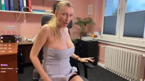 Snapshot of legslong chatting on November 18, 2025, 6:40 am LegsLONG online show from November 18, 2025, 6:40 am