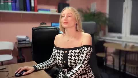 Snapshot of legslong chatting on January 12, 2026, 5:23 am LegsLONG online show from January 12, 2026, 5:23 am