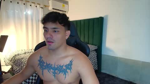 Snapshot of lei_77 chatting on December 19, 2025, 6:59 pm Lei online show from December 19, 2025, 6:59 pm