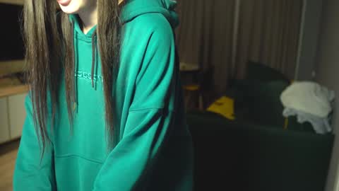 Snapshot of leila_4ever chatting on December 10, 2024, 2:06 pm Leila online show from December 10, 2024, 2:06 pm