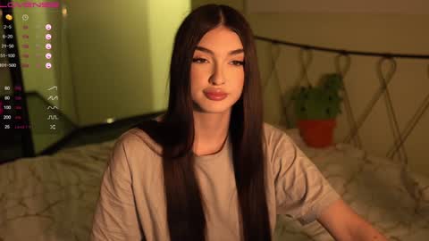 Snapshot of leila_4ever chatting on December 13, 2024, 4:49 pm Leila online show from December 13, 2024, 4:49 pm