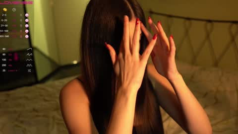 Snapshot of leila_4ever chatting on December 17, 2024, 6:42 pm Leila online show from December 17, 2024, 6:42 pm