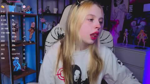 Snapshot of leiladwight chatting on November 23, 2025, 4:07 pm Leila online show from November 23, 2025, 4:07 pm