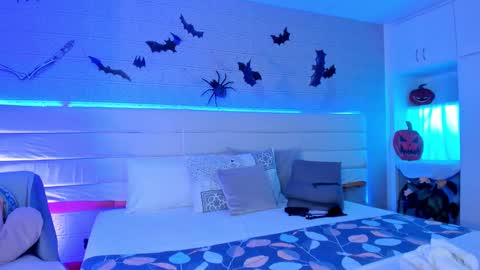   online show from November 1, 2025, 8:11 pm