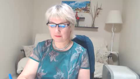 Leila Kinky online show from February 9, 2025, 12:30 pm
