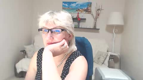 Leila Kinky online show from March 7, 2025, 9:07 am