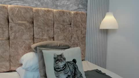 leilapons online show from October 10, 2025, 5:34 pm