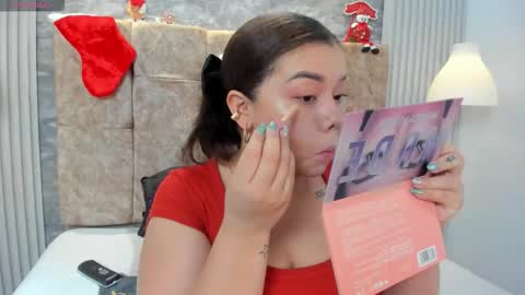 leilapons online show from November 30, 2025, 5:39 pm