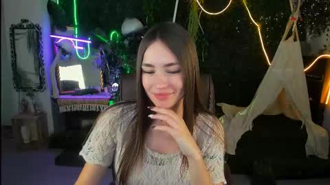 Snapshot of leilarai chatting on November 10, 2025, 1:43 pm Leila Rai online show from November 10, 2025, 1:43 pm