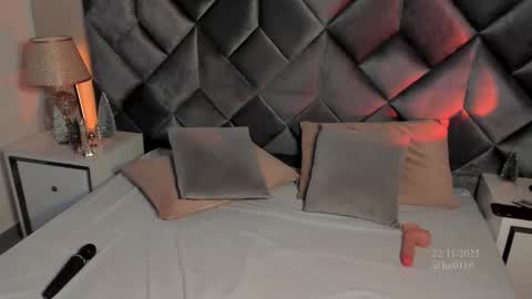 Leizathompson online show from November 22, 2025, 8:41 pm