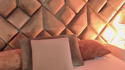 Leizathompson online show from February 11, 2026, 7:52 pm