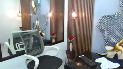 lelehott01 online show from June 29, 2026, 10:15 am