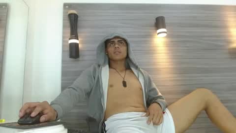 lelehott01 online show from July 25, 2026, 7:06 am