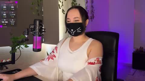 Snapshot of lemi_peachy chatting on November 18, 2025, 9:47 am Lemi online show from November 18, 2025, 9:47 am