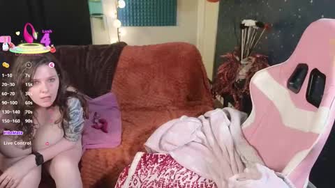 Junie 3 online show from November 24, 2025, 11:26 pm